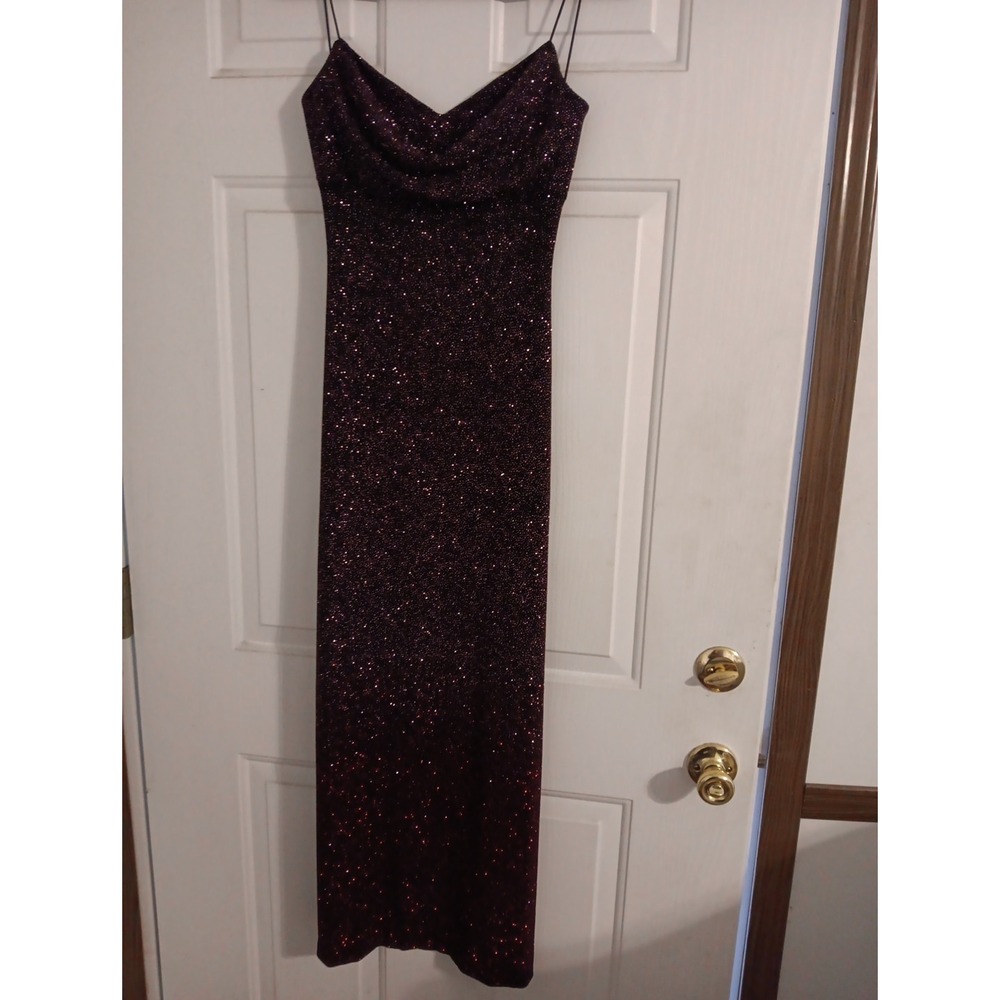 B.Darlin sz. 7/8 Black/Burgundy Shimmery Formal Strappy Back Gown High Slit